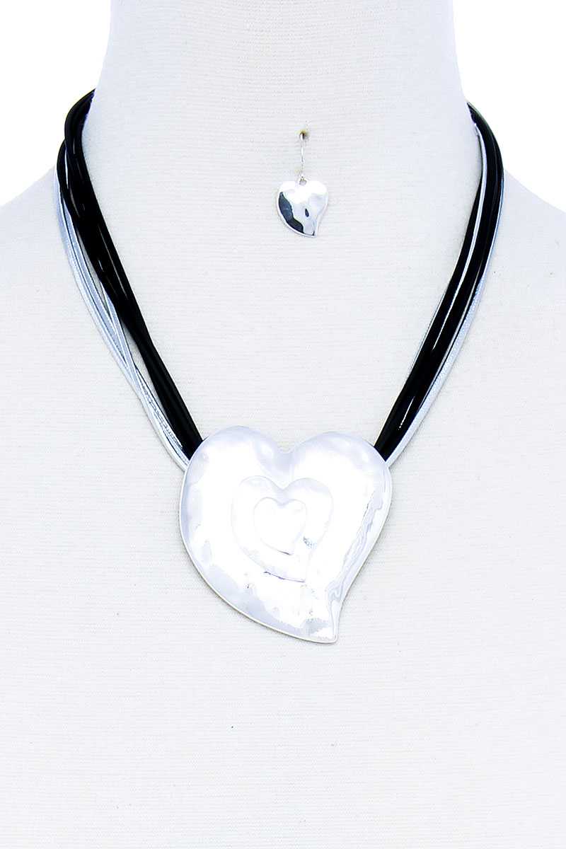 Fashion Triple Heart Pendant Necklace And Earring Set - ZLA